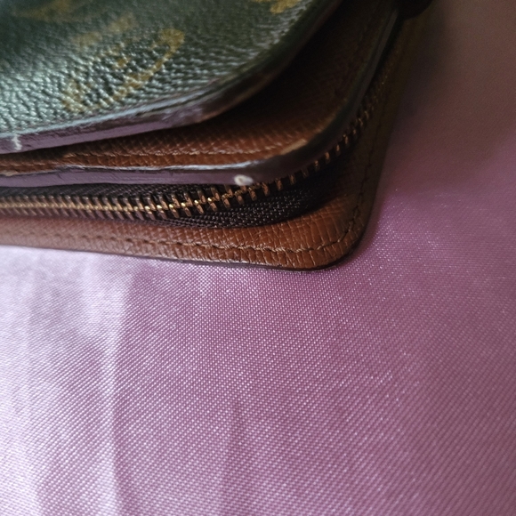 LV Wallet (AUTHENTIC) - Picture 4 of 16